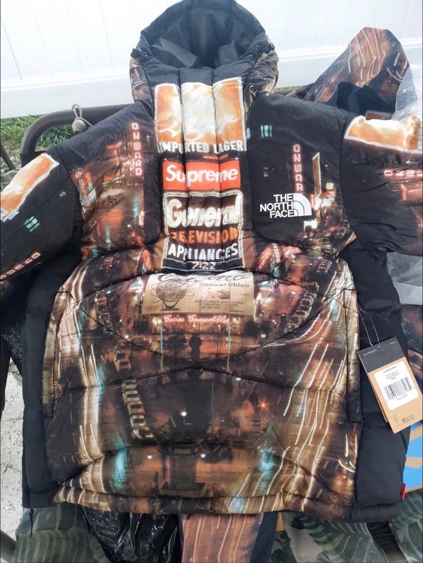 supreme×Northfaceタイムズスクエア-