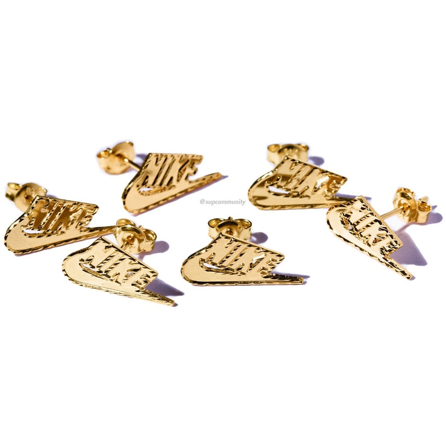 Details on Supreme Nike 14K Gold Earring from fall winter
                                            2018 (Price is $98)