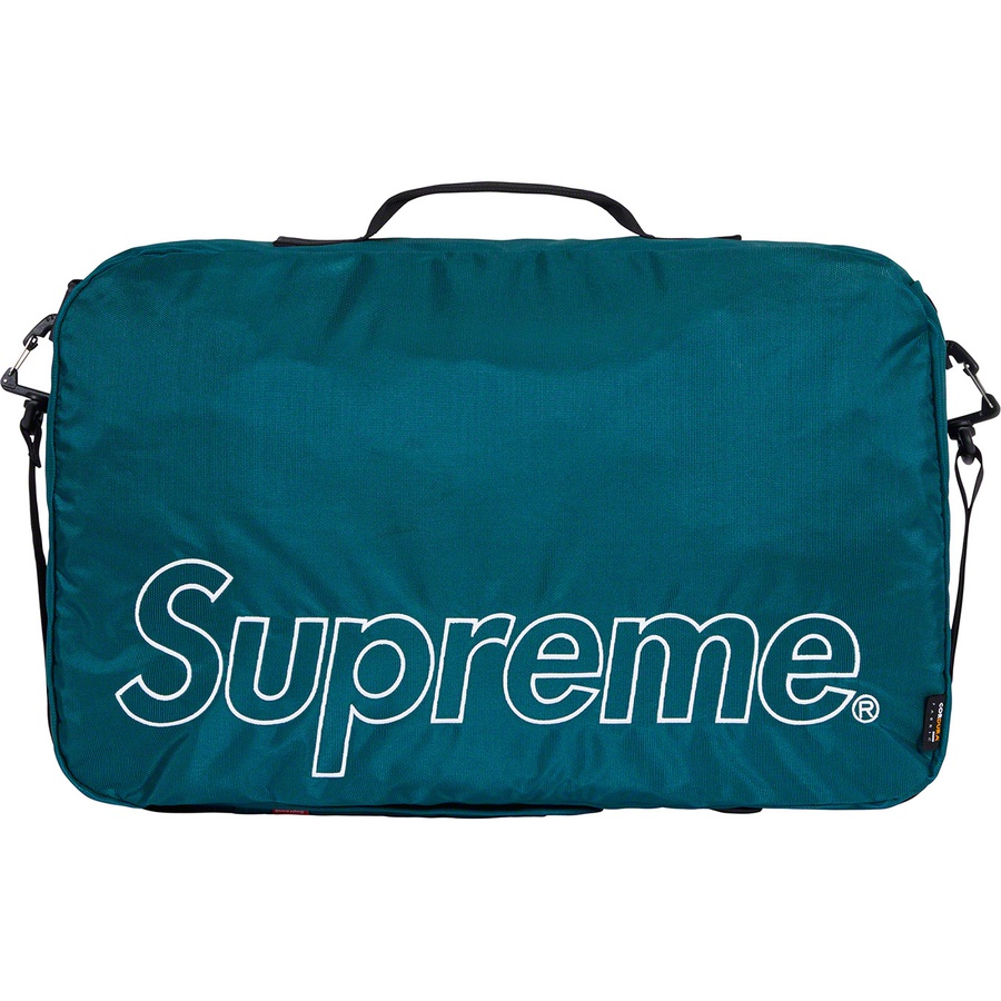 Details on Duffle Bag Dark Teal from fall winter
                                                    2019 (Price is $138)