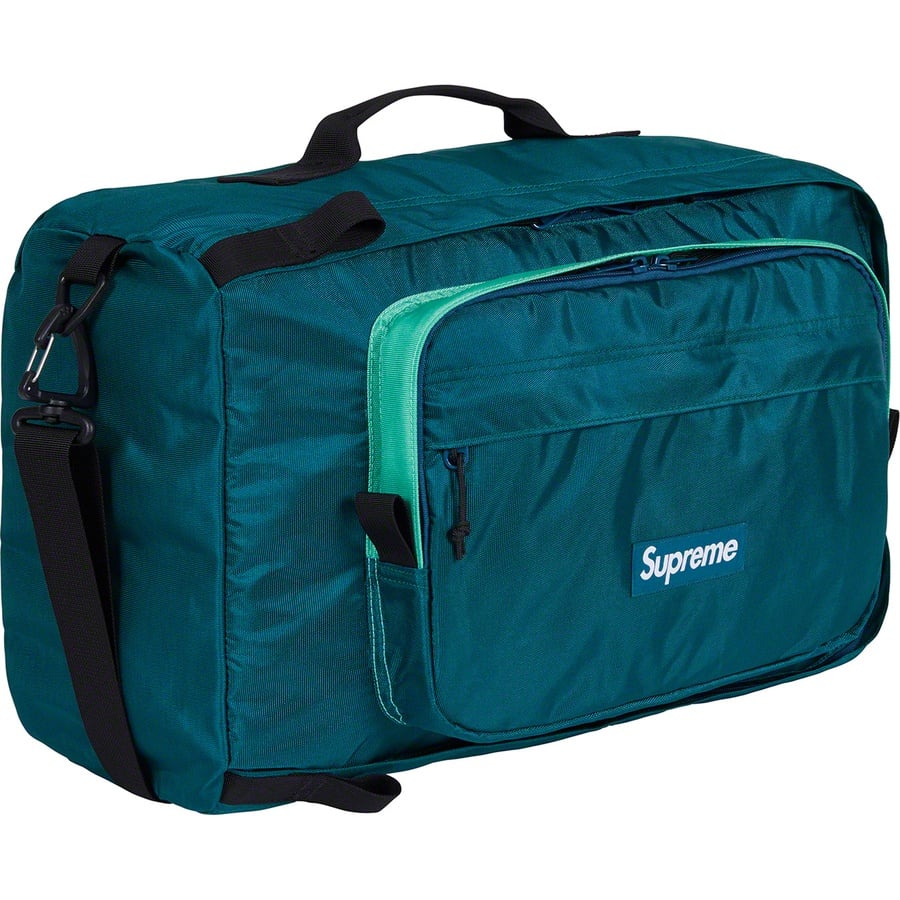 Details on Duffle Bag Dark Teal from fall winter
                                                    2019 (Price is $138)