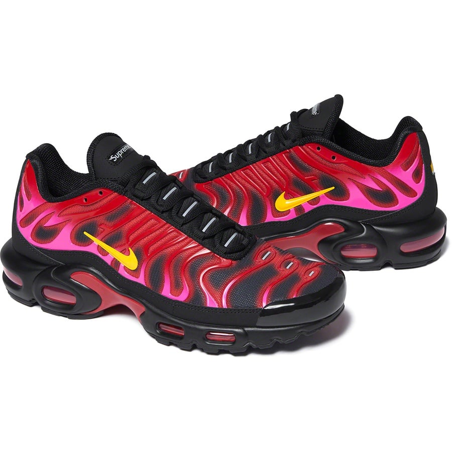 Details on Supreme Nike Air Max Plus Black from fall winter
                                                    2020 (Price is $180)