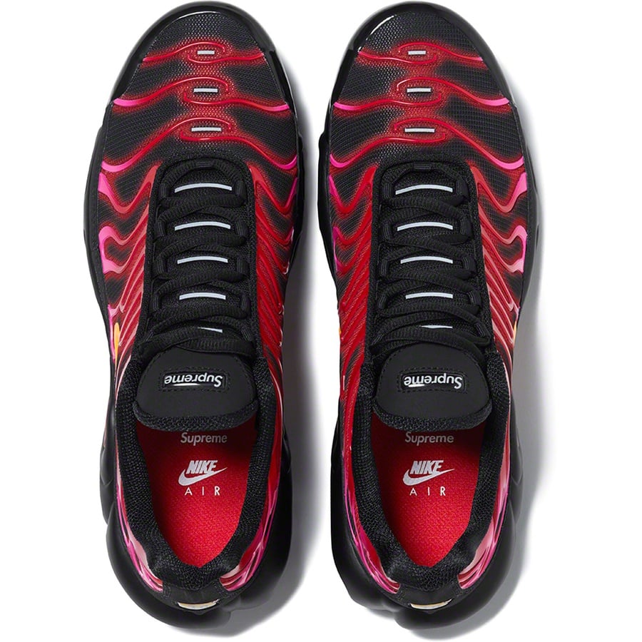 Details on Supreme Nike Air Max Plus Black from fall winter
                                                    2020 (Price is $180)