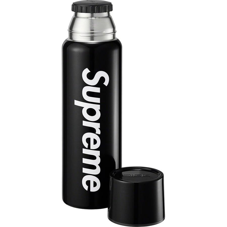 Details on Supreme SIGG™ Vacuum Insulated 0.75L Bottle Black from fall winter 2020 (Price is $54)