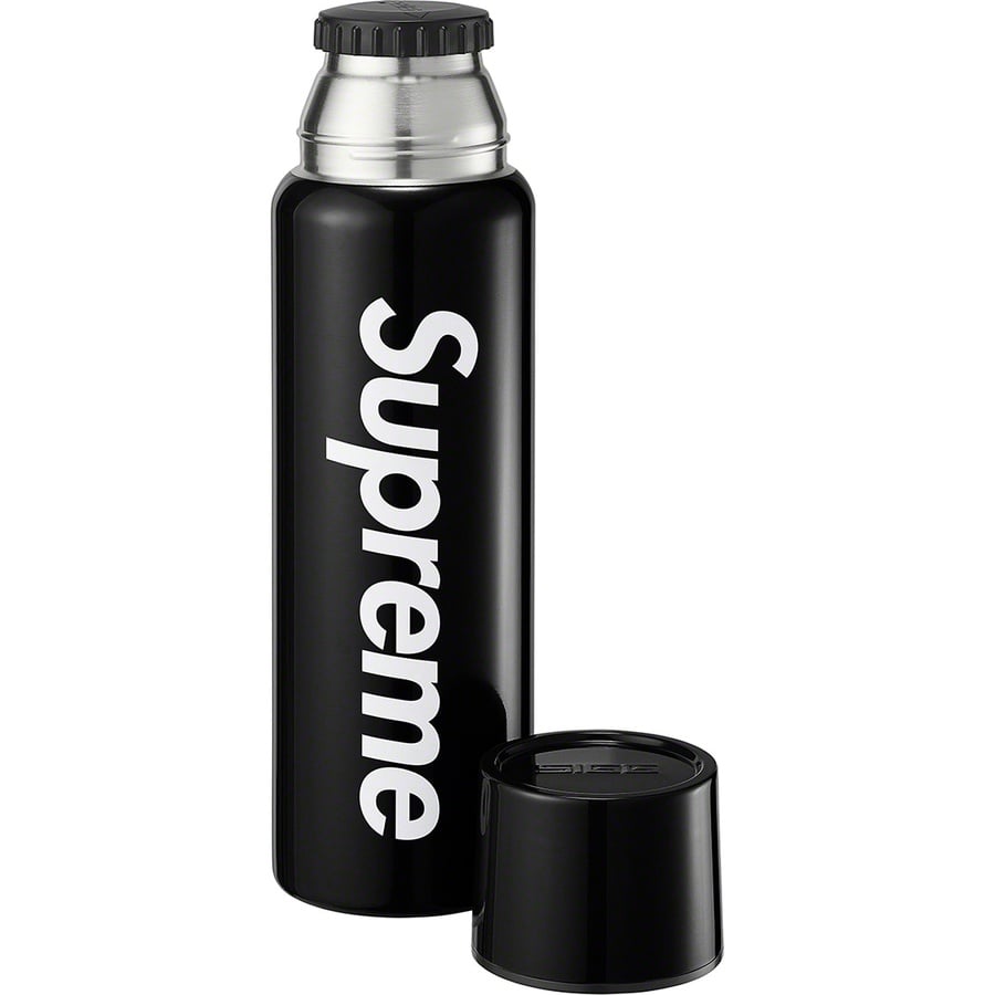 Details on Supreme SIGG™ Vacuum Insulated 0.75L Bottle Black from fall winter
                                                    2020 (Price is $54)