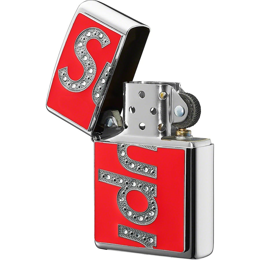 Details on Swarovski Zippo Red from fall winter 2020 (Price is $78)