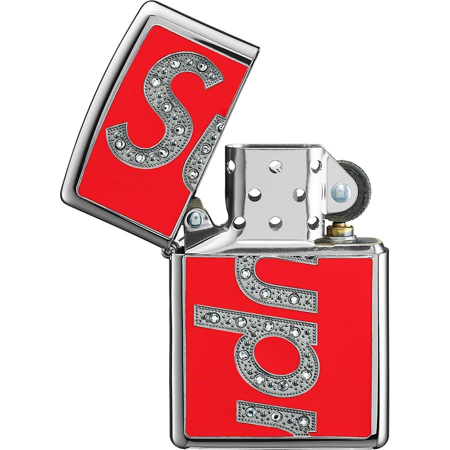 Details on Swarovski Zippo Red from fall winter
                                                    2020 (Price is $78)