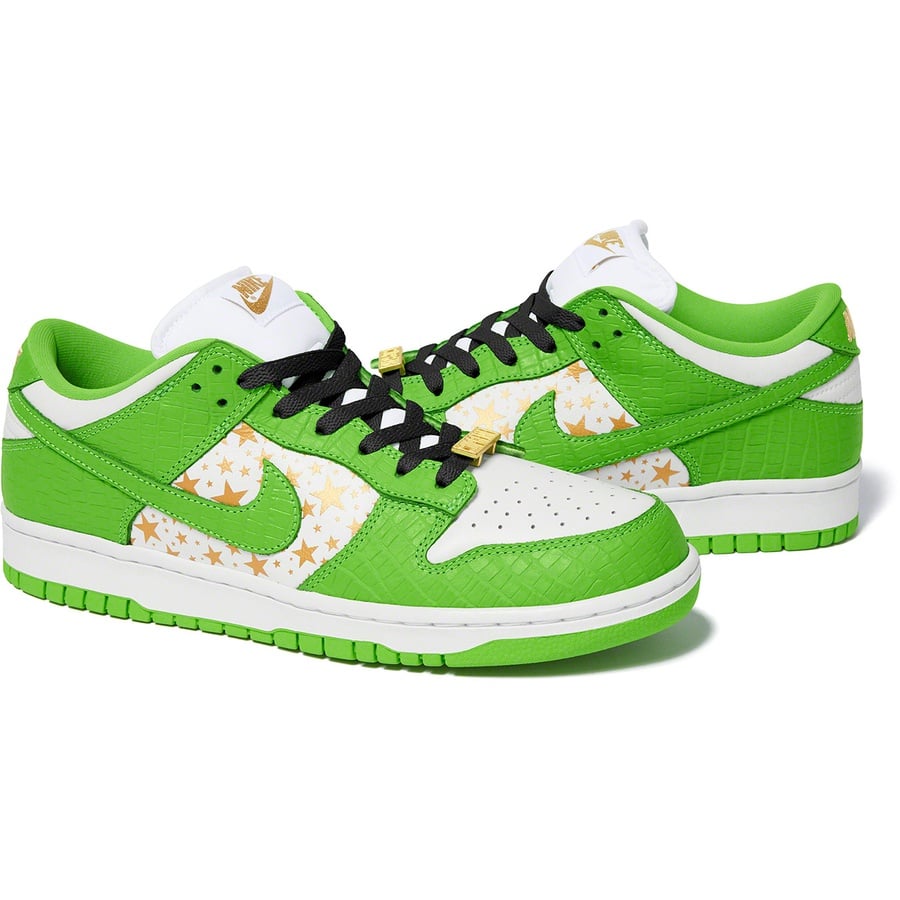 Details on Supreme Nike SB Dunk Low Green from spring summer
                                                    2021 (Price is $110)