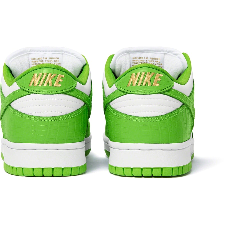 Details on Supreme Nike SB Dunk Low Green from spring summer
                                                    2021 (Price is $110)