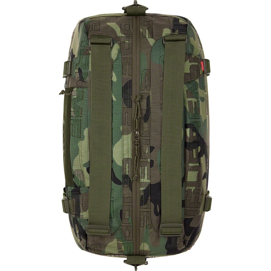 Details on Duffle Bag Woodland Camo from fall winter
                                                    2021 (Price is $148)