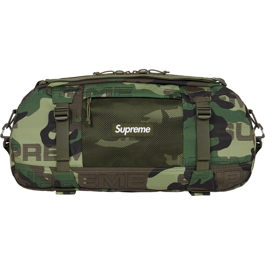 Details on Duffle Bag Woodland Camo from fall winter
                                                    2021 (Price is $148)