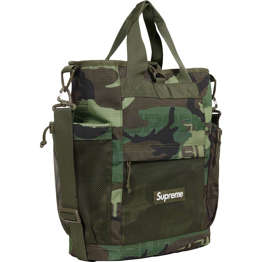 Details on Utility Tote Woodland Camo from fall winter
                                                    2021 (Price is $118)