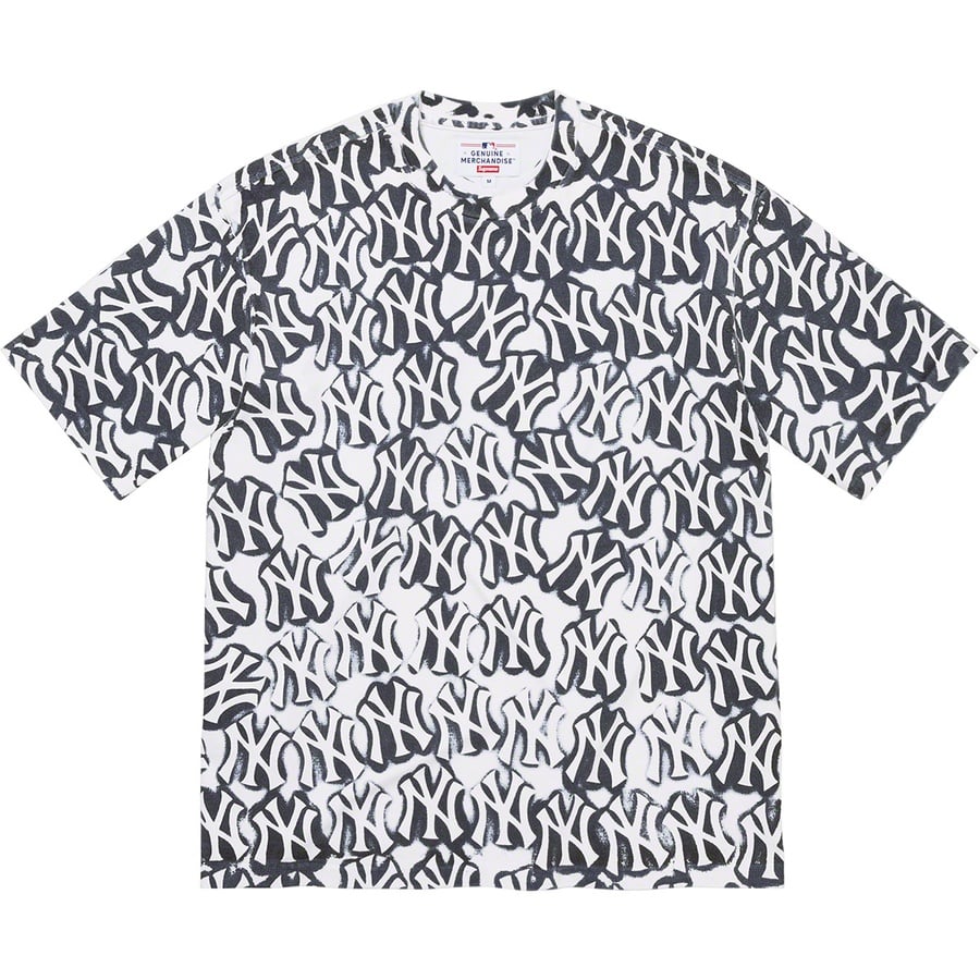 Details on Supreme New York Yankees™Airbrush S S Top White from fall winter
                                                    2021 (Price is $110)