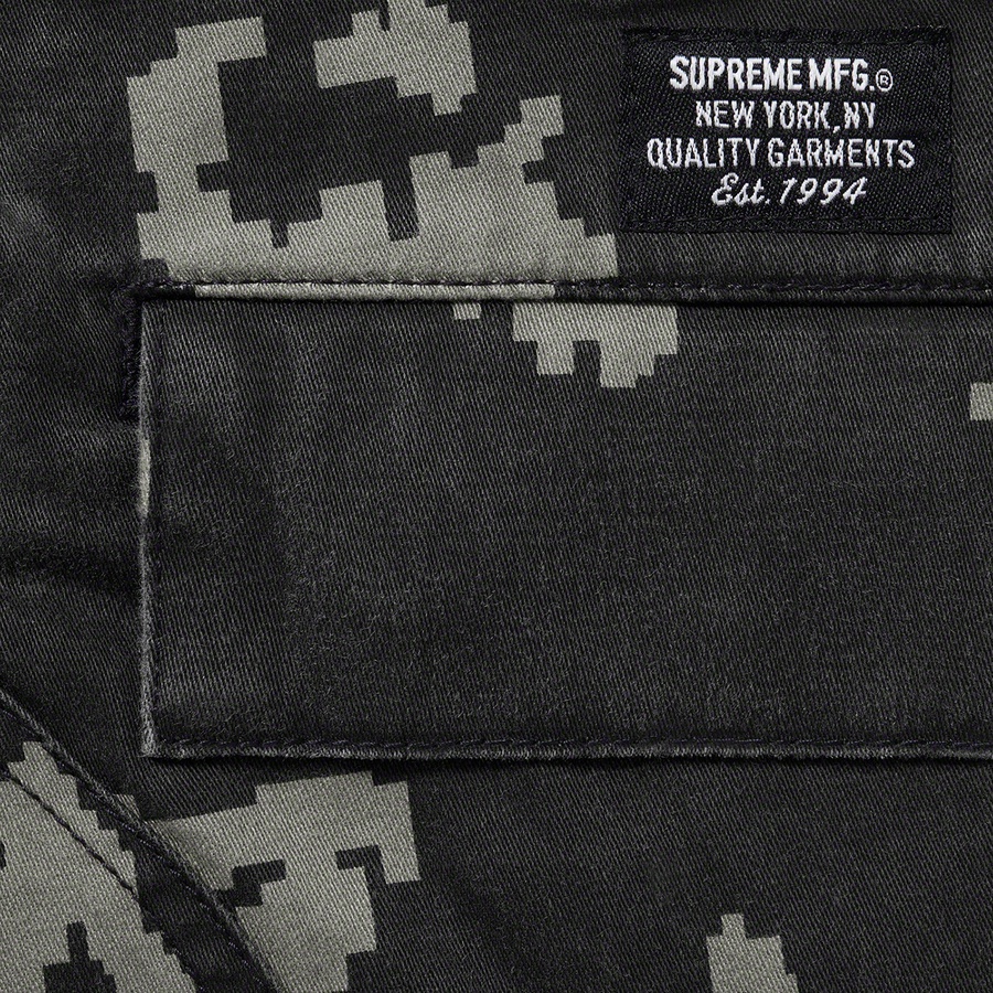 Details on Cargo Pant Black Russian Camo from fall winter 2021 (Price is $158)