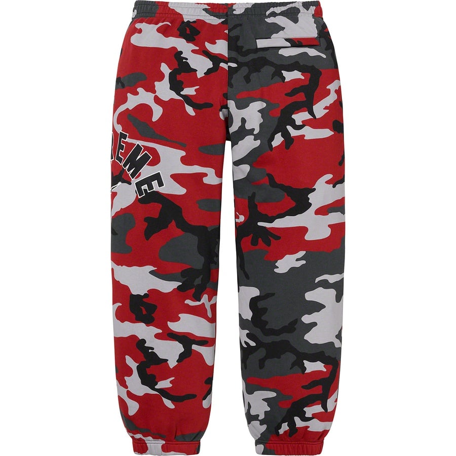 Details on Supreme Nike Arc Sweatpant Red Camo from spring summer
                                                    2022 (Price is $138)