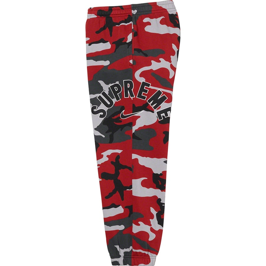 Details on Supreme Nike Arc Sweatpant Red Camo from spring summer
                                                    2022 (Price is $138)
