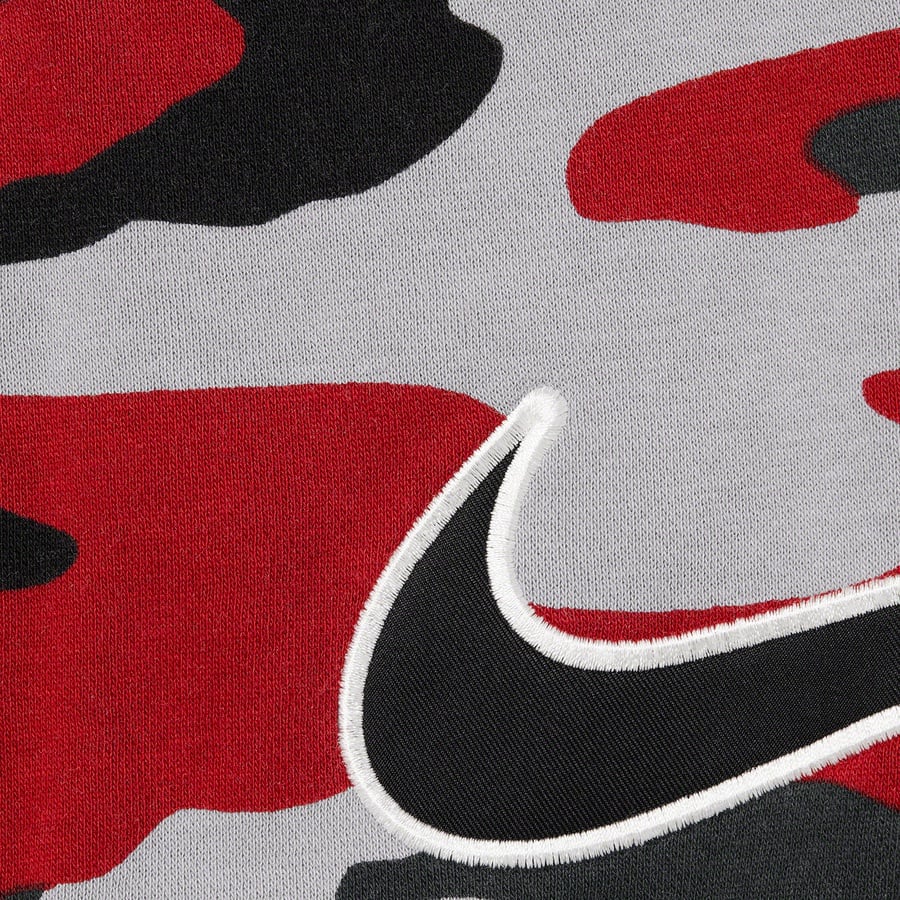 Details on Supreme Nike Arc Crewneck Red Camo from spring summer
                                                    2022 (Price is $138)