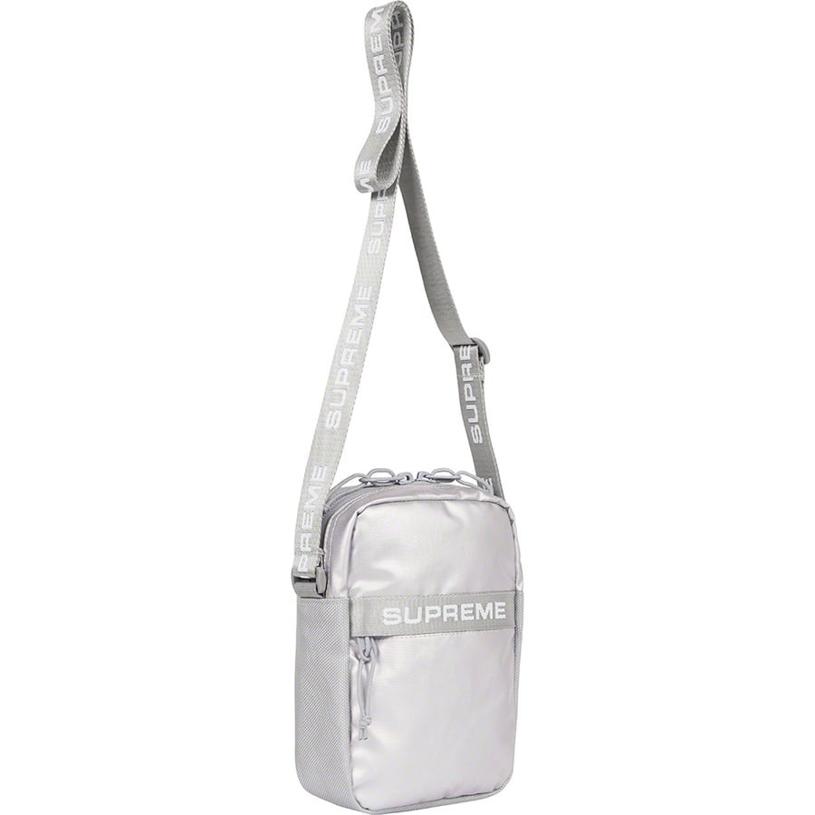 Details on Shoulder Bag Silver from fall winter
                                                    2022 (Price is $54)