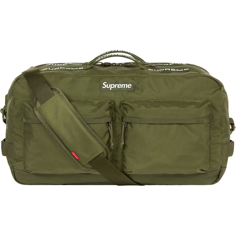 Details on Duffle Bag Olive from fall winter
                                                    2022 (Price is $148)