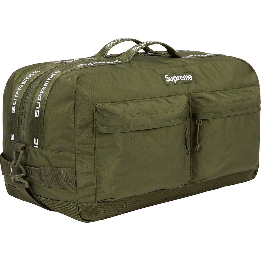 Details on Duffle Bag Olive from fall winter
                                                    2022 (Price is $148)