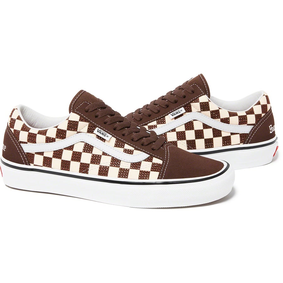 Details on Supreme Swarovski Vans Old Skool Brown from fall winter
                                                    2022 (Price is $298)