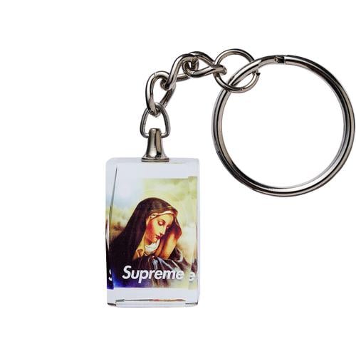 Details on Virgin Mary Keychain from fall winter
                                            2013
