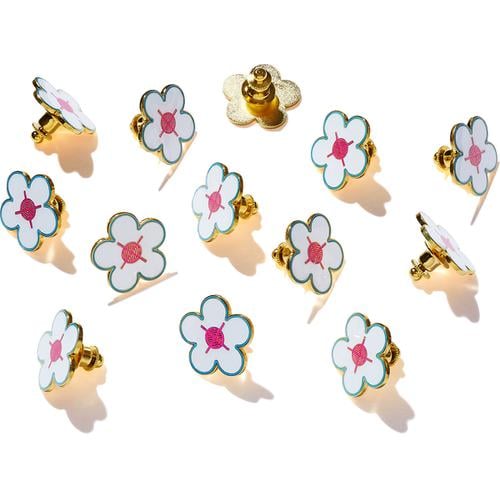 Details on Flower Pin from spring summer
                                            2017 (Price is $8)